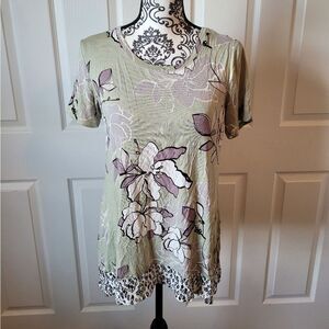 LOGO‎ green floral design top